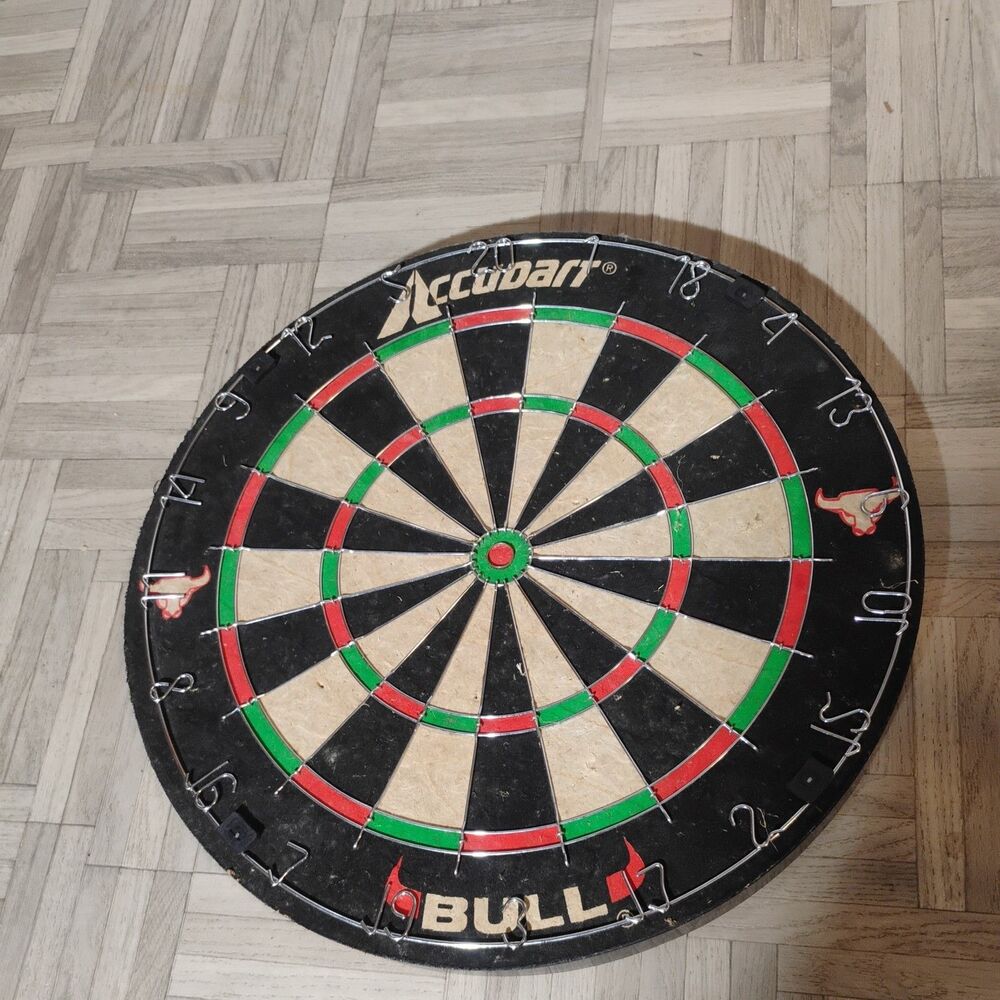 Vintage Accudart  Dart Board Very Little Usage Great Condition